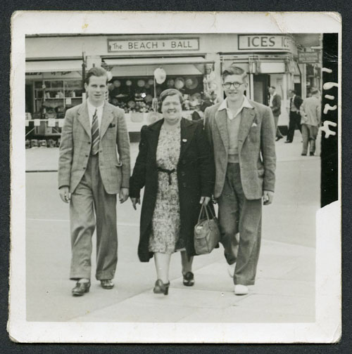 Mystery holiday snap